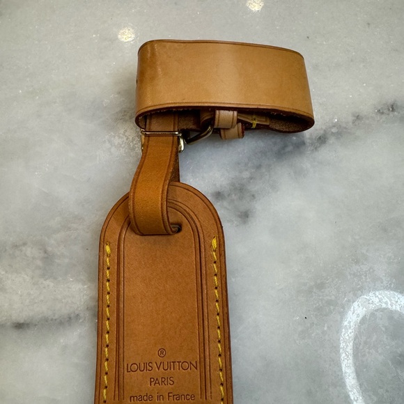 Louis Vuitton Luggage and Poignet - Picture 6 of 8